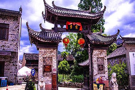 那个为追星逼父跳海,非要嫁给刘德华的杨丽娟,如今怎么样了?